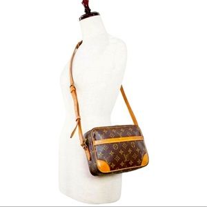 Louis Vuitton
Shoulder Trocadero 24 Canvas #29808142b

9.1"L × 6.3"W x 2.4"H